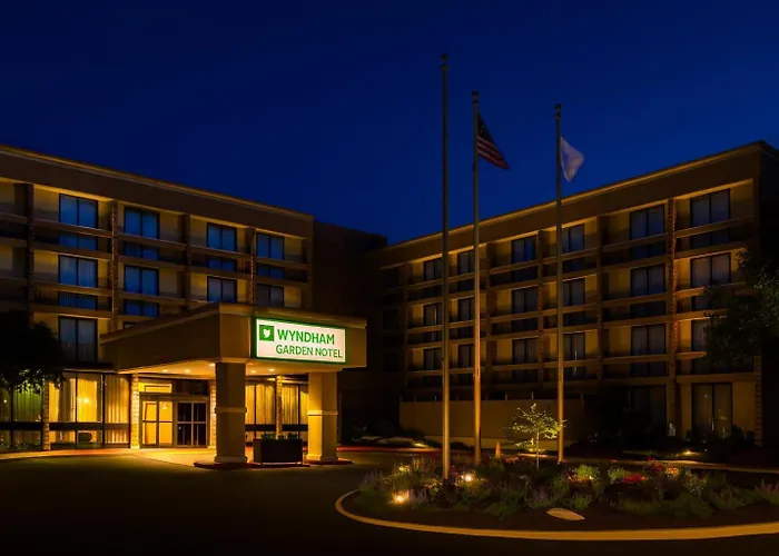 Baymont By Wyndham Chicago Northwest Hotel 2*