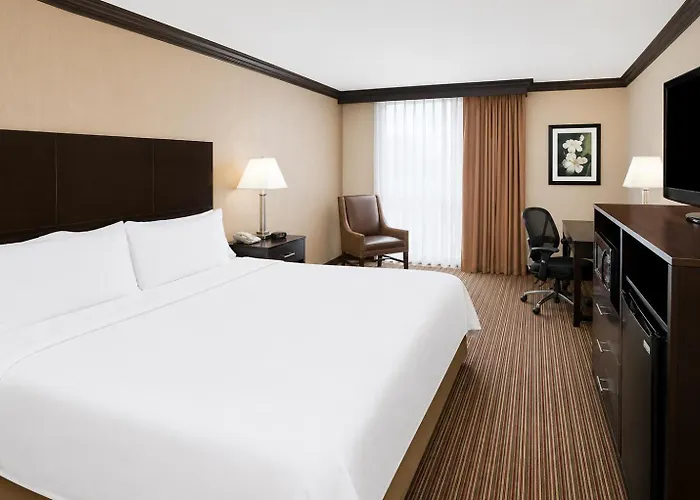 Baymont By Wyndham Chicago Northwest 2*